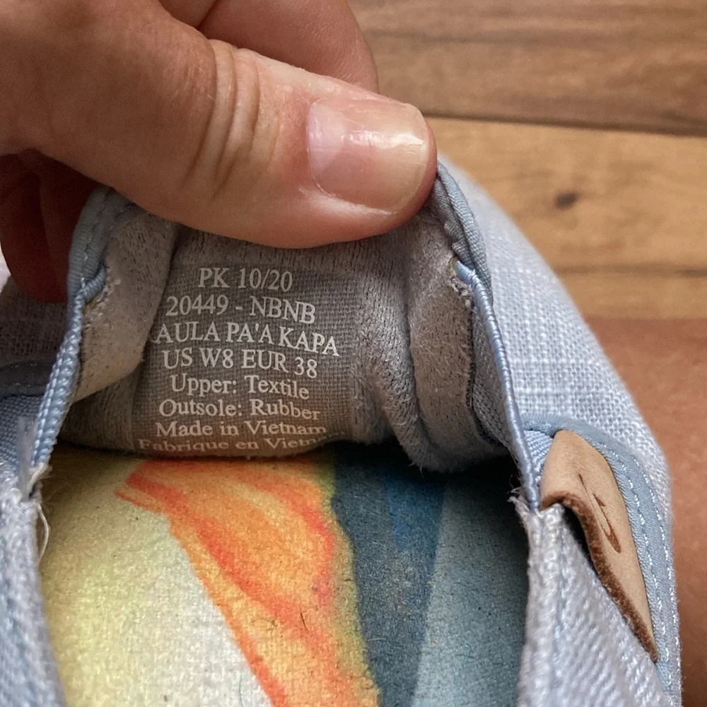 OluKai Kaula Pa’a Kapa Espadrilles. Size 8